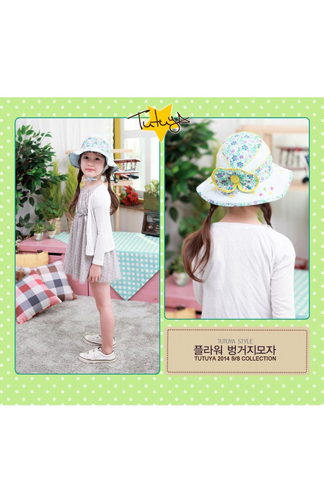 หมวกเด็กปีกกว้าง สีหวานตัดด้วยผ้าลายดอกด้านหลังแต่งโบว์