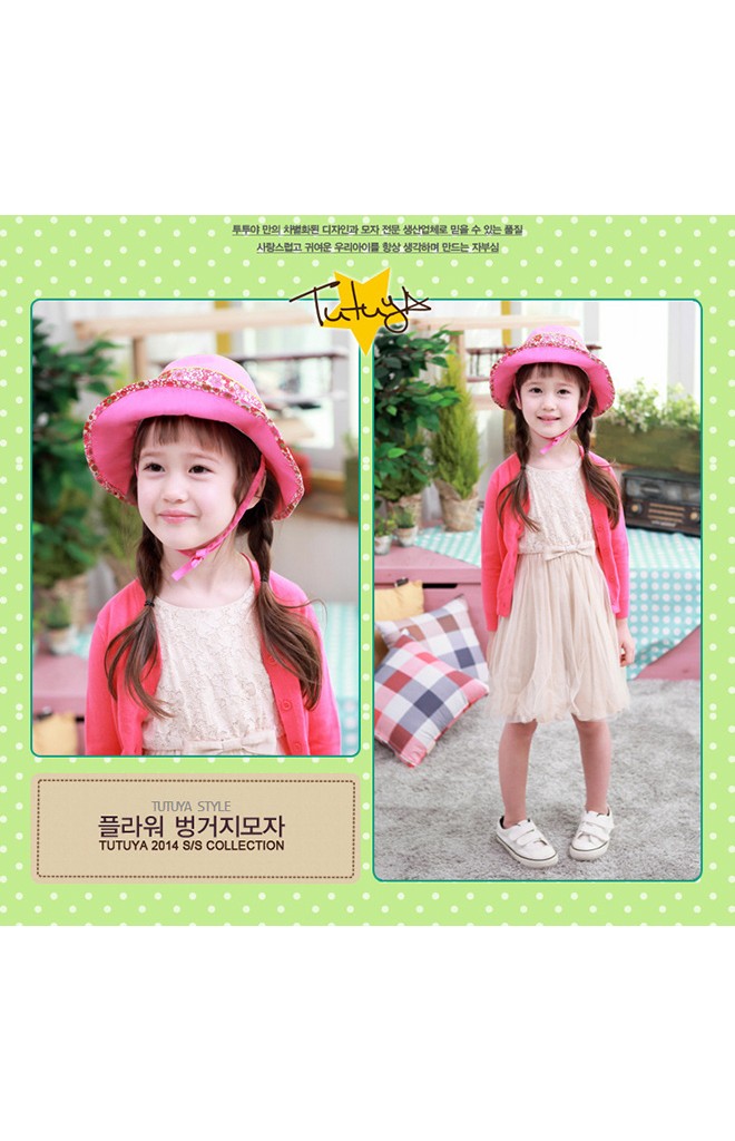 หมวกเด็กปีกกว้าง สีหวานตัดด้วยผ้าลายดอกด้านหลังแต่งโบว์