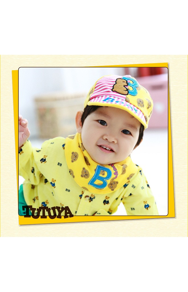 หมวกแก๊ปเด็กลายรูปหมีมาพร้อมผ้ากันเปื้อนเข้าชุดกัน