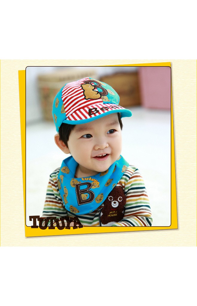 หมวกแก๊ปเด็กลายรูปหมีมาพร้อมผ้ากันเปื้อนเข้าชุดกัน