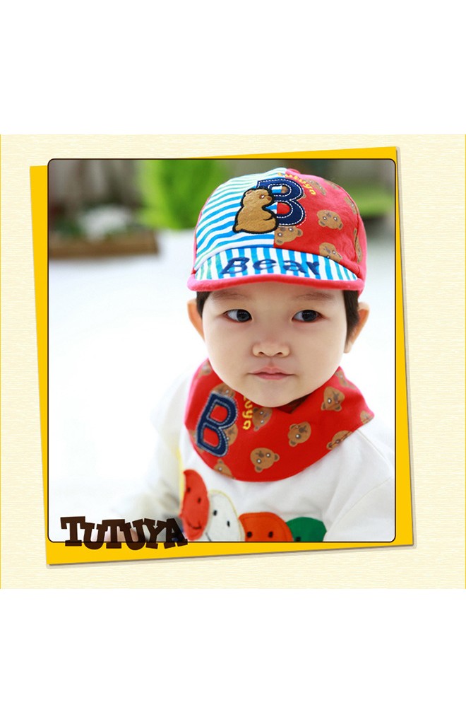 หมวกแก๊ปเด็กลายรูปหมีมาพร้อมผ้ากันเปื้อนเข้าชุดกัน