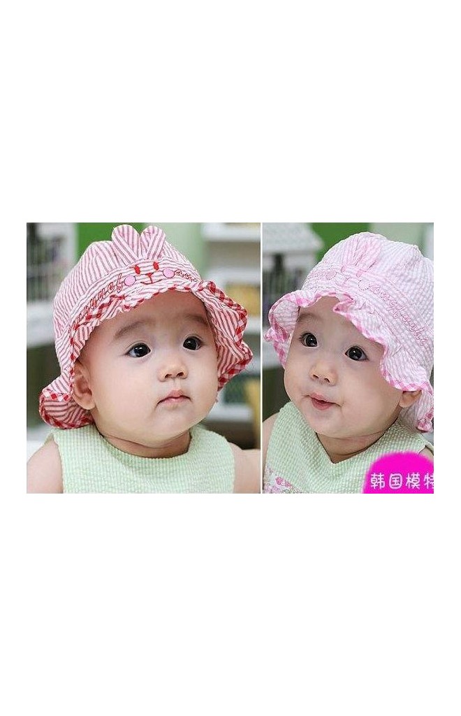 หมวกสาวน้อยลายทาง ด้านหน้าแต่งหูกระต่ายเล็กๆ น่ารัก