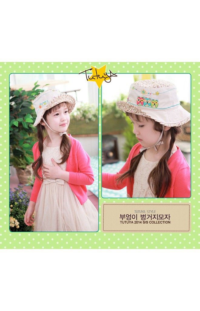 หมวกเด็กหญิง ผ้าพื้นตัดด้วยลายดอก ด้านหน้าหมวกปักรูปนกฮูกและดอกไม้