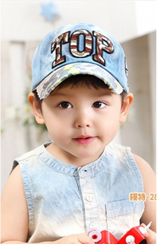 หมวกแก๊ปยีนส์ฟอก ปีกหมวกลายทหาร แต่งอักษร TOP จาก GZMM หมวกแก๊ปยีนส์ฟอก ปีกหมวกลายทหาร แต่งอักษร TOP จาก GZMM