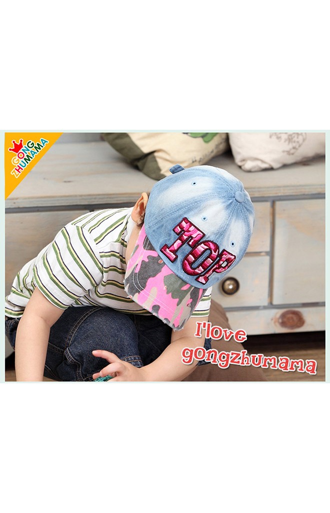 หมวกแก๊ปยีนส์ฟอก ปีกหมวกลายทหาร แต่งอักษร TOP จาก GZMM