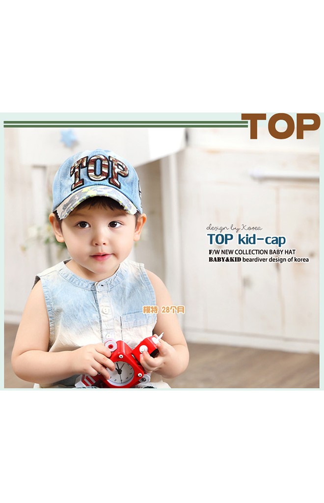 หมวกแก๊ปยีนส์ฟอก ปีกหมวกลายทหาร แต่งอักษร TOP จาก GZMM