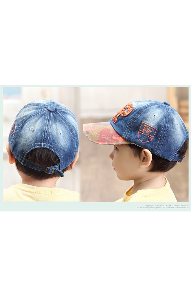 หมวกแก๊ปยีนส์ฟอก ปีกหมวกลายทหาร แต่งอักษร TOP จาก GZMM
