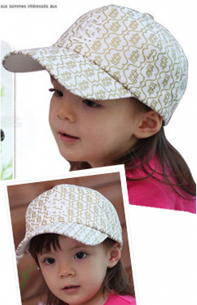 หมวแก๊ปสีขาวสกรีนอักษร LST สีทองจาก Lemonkid หมวแก๊ปสีขาวสกรีนอักษร LST สีทองจาก Lemonkid