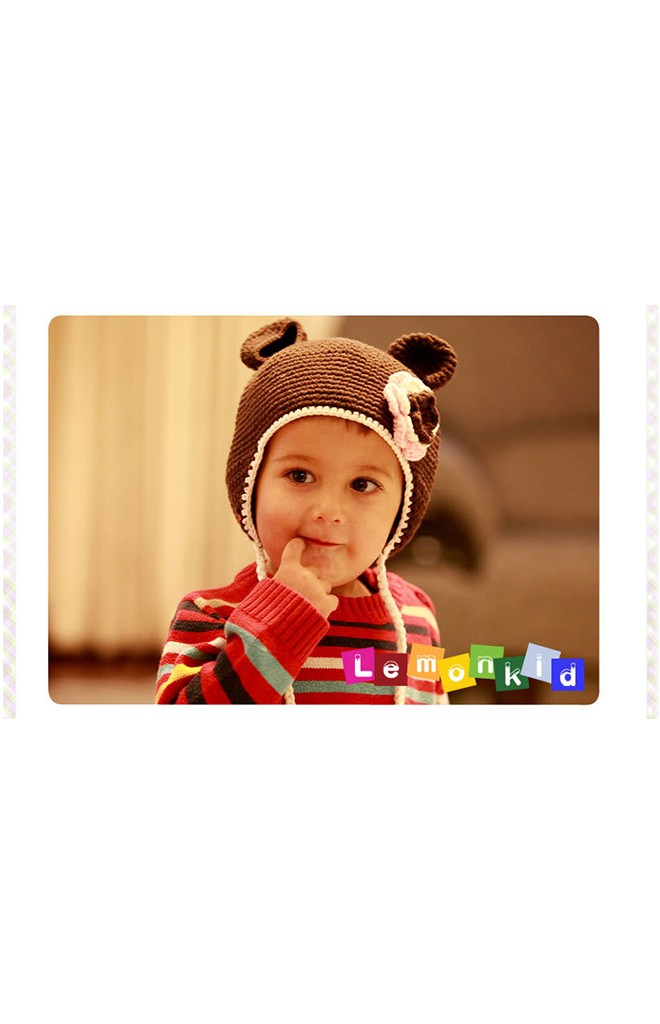หมวกถักสีน้ำตาลเข้ม มีหูน่ารัก ด้านหน้าแต่งดอกไม้ถัก จาก Lemonkid