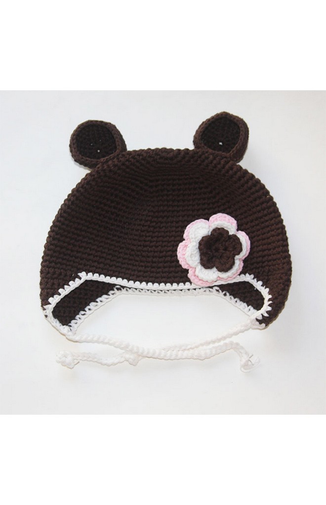หมวกถักสีน้ำตาลเข้ม มีหูน่ารัก ด้านหน้าแต่งดอกไม้ถัก จาก Lemonkid