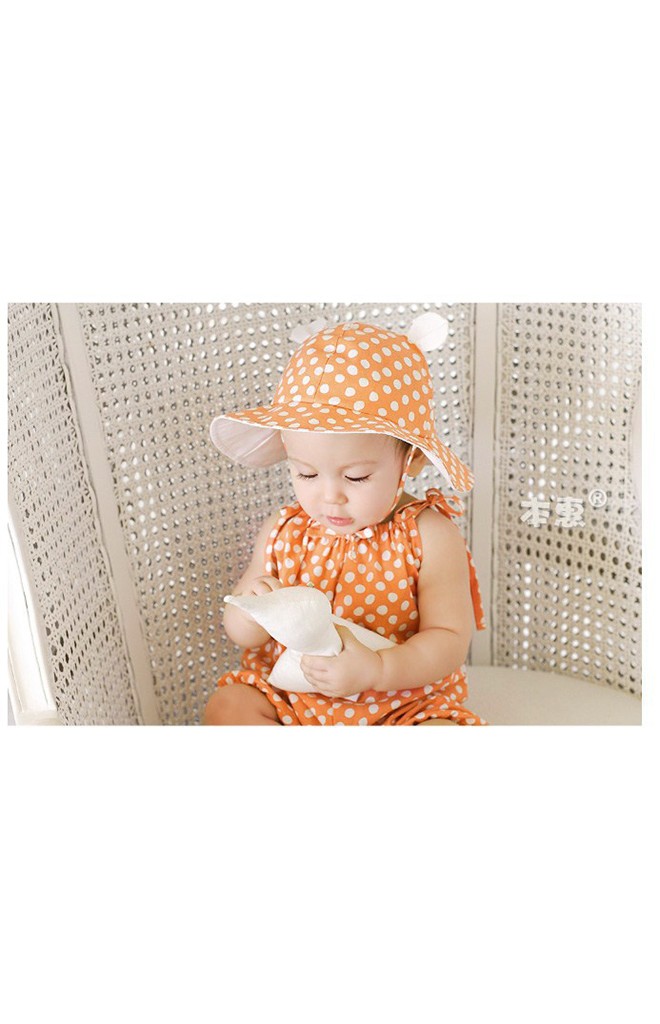 หมวกเด็กปีกกว้างลายจุด แต่งหูน่ารักๆ มีสายผูก
