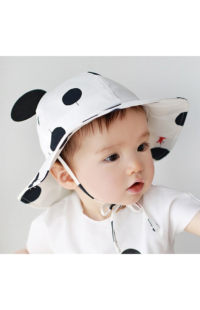 หมวกเด็กปีกกว้างลายเชอรี่ แต่งหูน่ารักมากๆ มีสายผูกใต้คาง