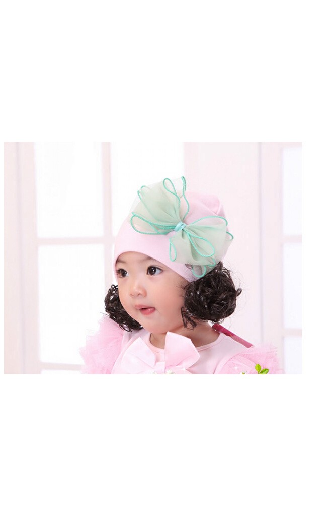 หมวกปอยผมสีชมพูอ่อนแต่งโบว์ใหญ่สีเขียว