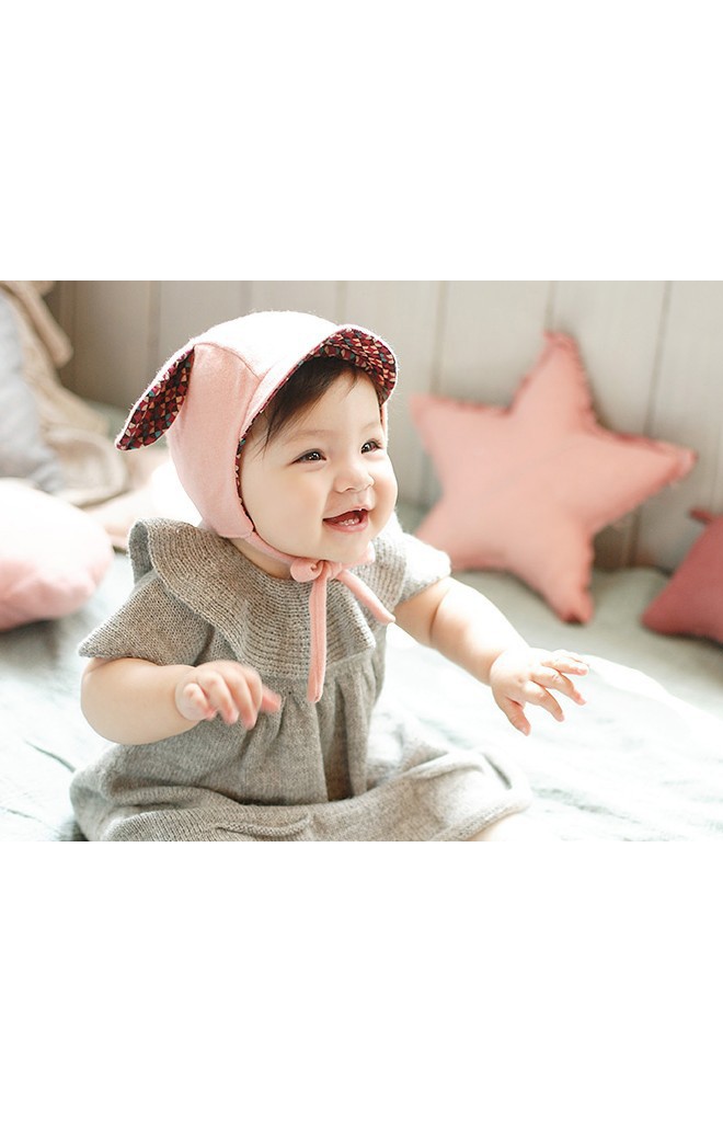 หมวกเด็กแต่งหู มีปีกหมวกเล็กๆ ด้านในผ้าลาย