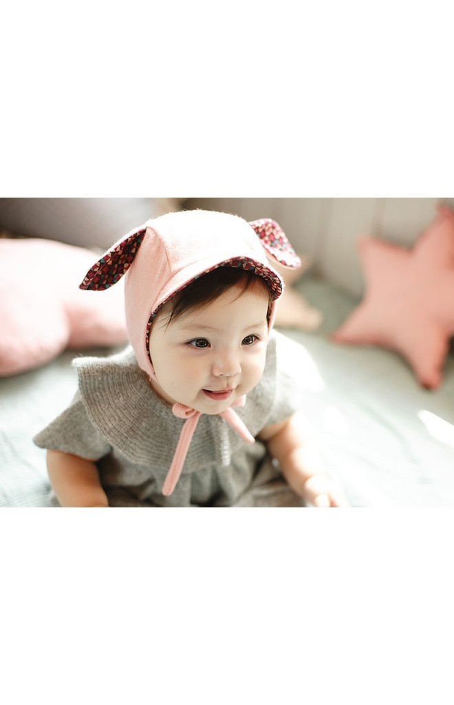 หมวกเด็กแต่งหู มีปีกหมวกเล็กๆ ด้านในผ้าลาย