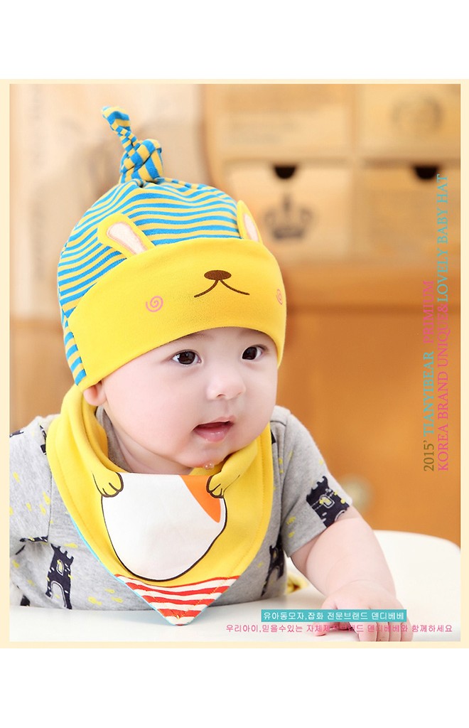เซ็ตหมวกเด็กเล็กลายหมีมาพร้อมผ้ากันเปื้อนสามเหลี่ยมเข้าชุดกัน