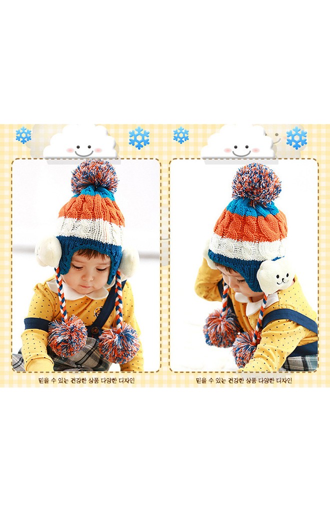 หมวกไหมพรมลายรุ้งสลับสี ด้านข้างหูแต่งตุ๊กตาเมฆน้อย ห้อยปอมปอม kocotree