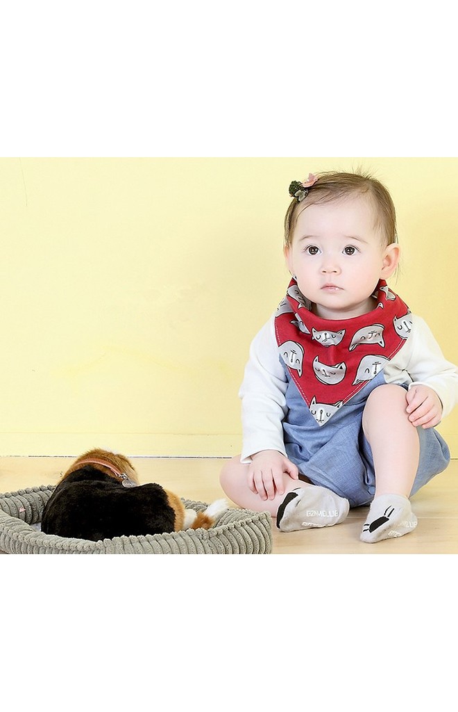 ผ้ากันเปื้อนสามเหลี่ยมเด็กลายลูกศร อีกด้านลายหมี