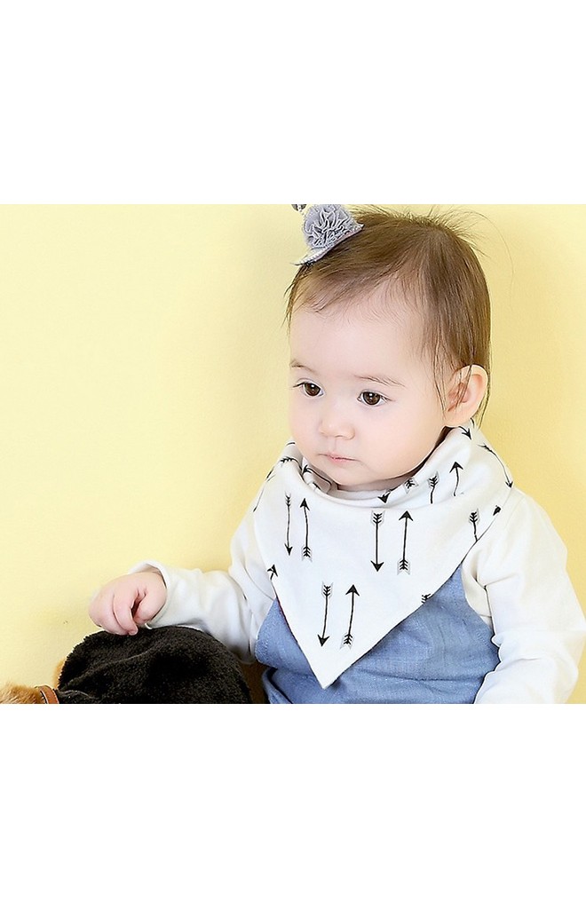 ผ้ากันเปื้อนสามเหลี่ยมเด็กลายลูกศร อีกด้านลายหมี