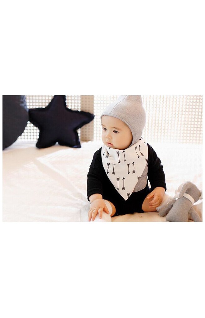 ผ้ากันเปื้อนสามเหลี่ยมเด็กลายลูกศร อีกด้านลายหมี