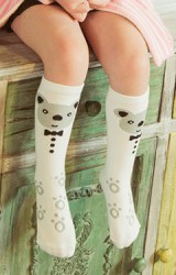 ถุงเท้าเด็กแบบยาวสีขาวลายหมีผูกโบว์