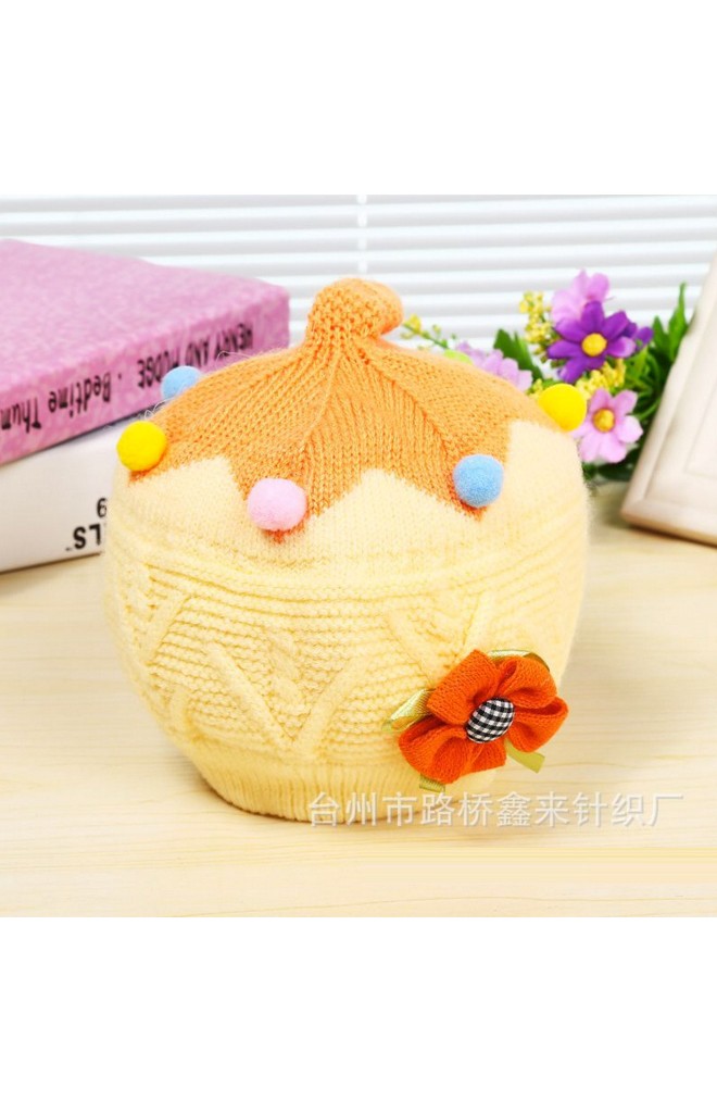 หมวกไหมพรมเด็กเล็ก มีหางยาวๆ ด้านบน แต่งดอกไม้น่ารัก
