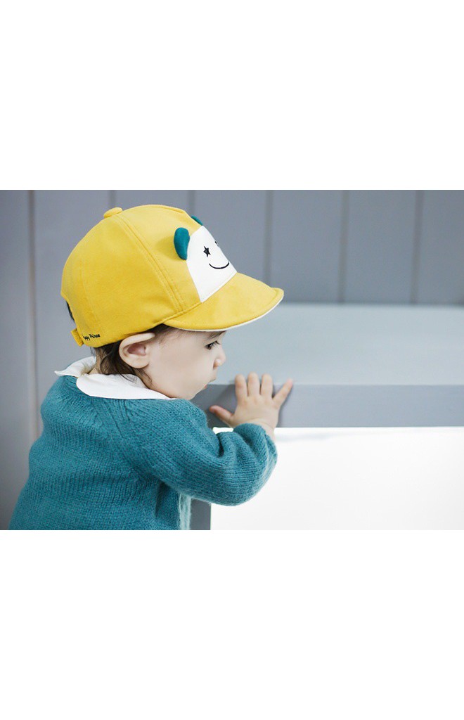 หมวกแก๊ปหมีแต่งหูน่ารัก ปีกหมวกด้านในปักอักษร hello