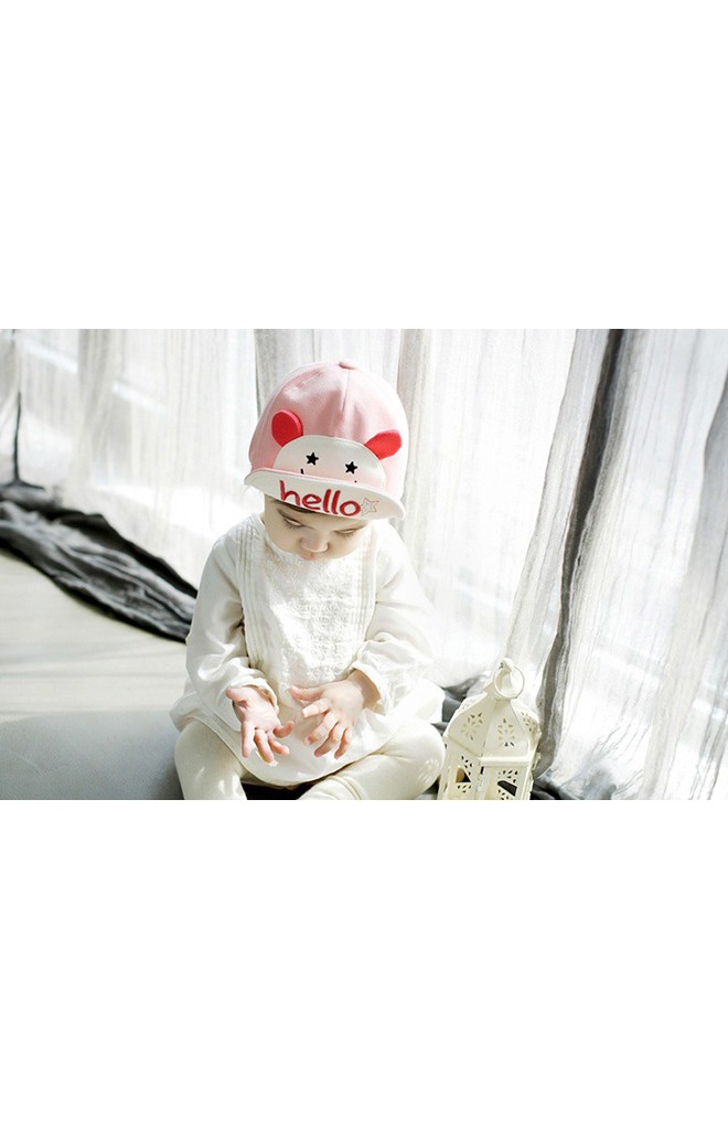 หมวกแก๊ปหมีแต่งหูน่ารัก ปีกหมวกด้านในปักอักษร hello