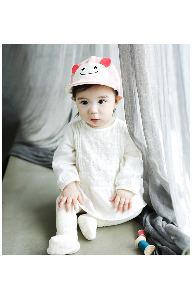 หมวกแก๊ปหมีแต่งหูน่ารัก ปีกหมวกด้านในปักอักษร hello