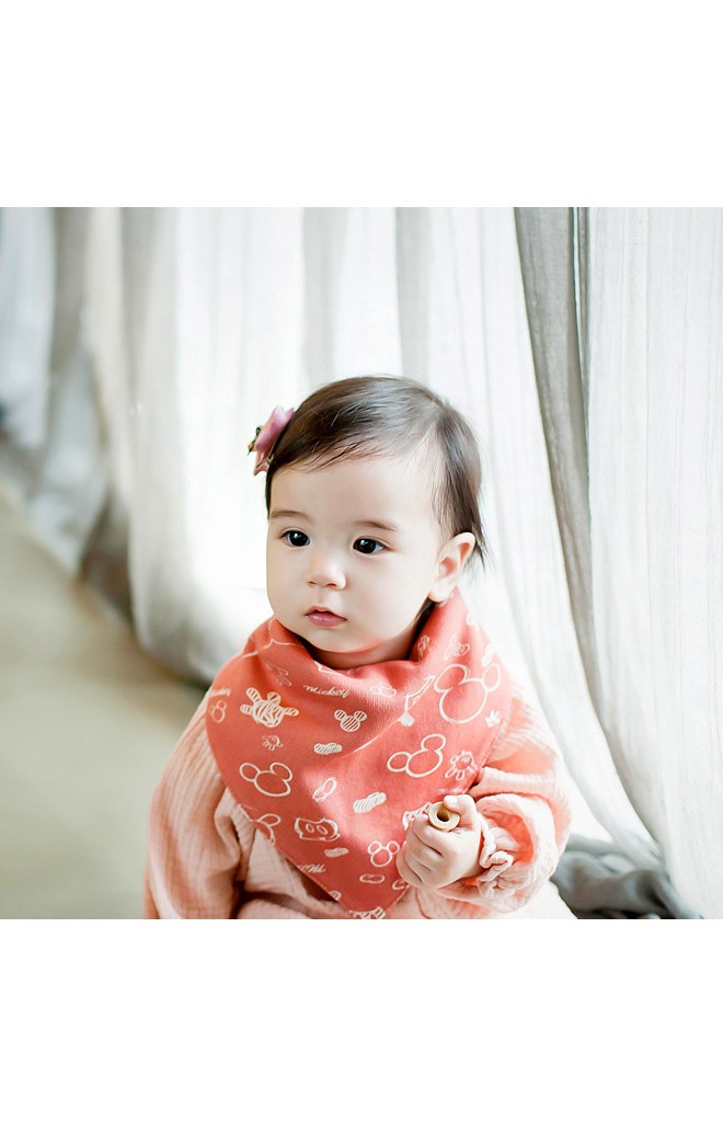 ผ้ากันเปื้อนสามเหลี่ยมลายมิกกี้ อีกด้านลายวงกลม