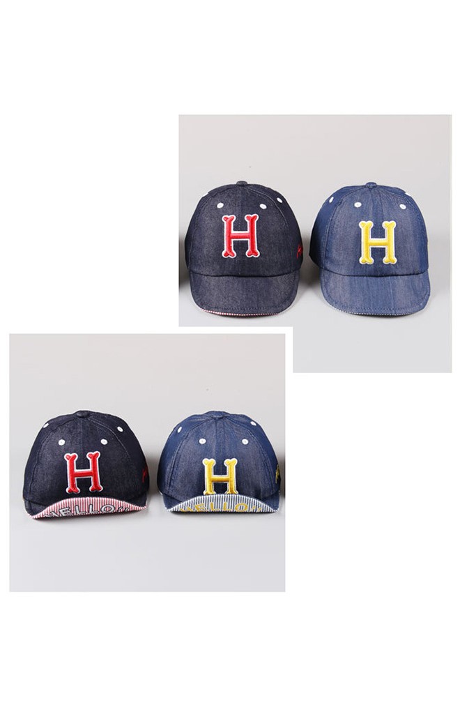 หมวกแก๊ปเด็กปักอักษร H ใต้ปีกหมวกสกรีนอักษร HELLO