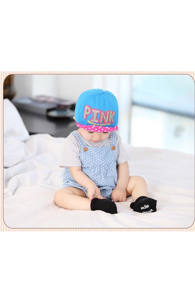 หมวกแก๊ปเด็ก แต่งอักษร PINK ปีกหมวกลายจุด