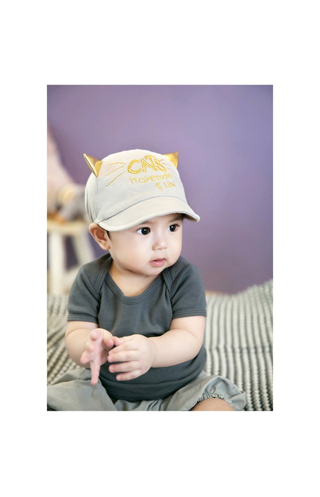 หมวกแก๊ปเด็ก ปักอักษร CATS แต่งหูน่ารัก จาก GZMM