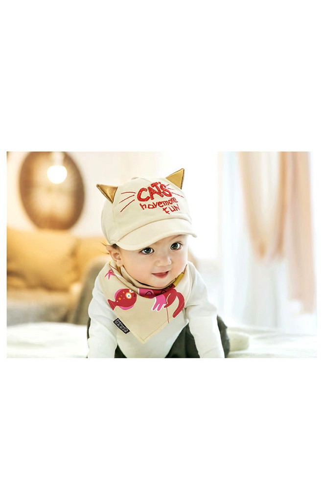 เซ็ตหมวกแก๊ปปักอักษร CATS มาพร้อมผ้ากันเปื้อนลายแมว จาก GZMM