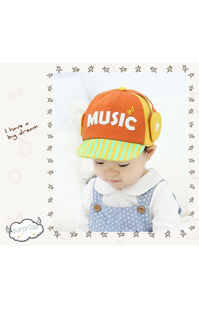 หมวกแก๊ป MUSIC ด้านบนคาดหูฟัง