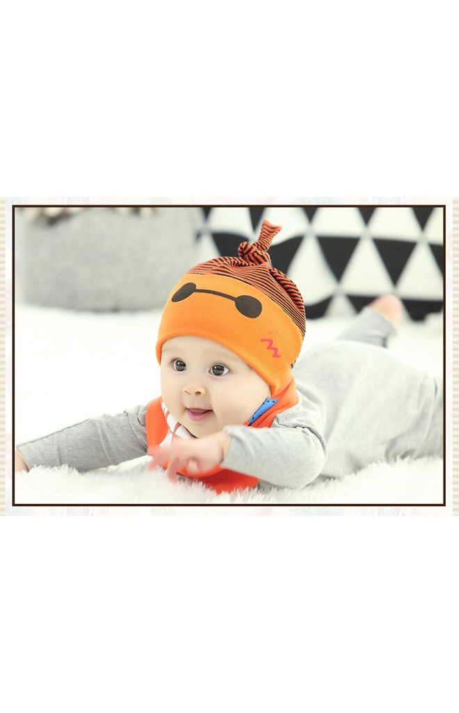เซ็ตหมวกเด็กเล็กพร้อมผ้ากันเปื้อนลาย BABY MAX จาก dandy bebe