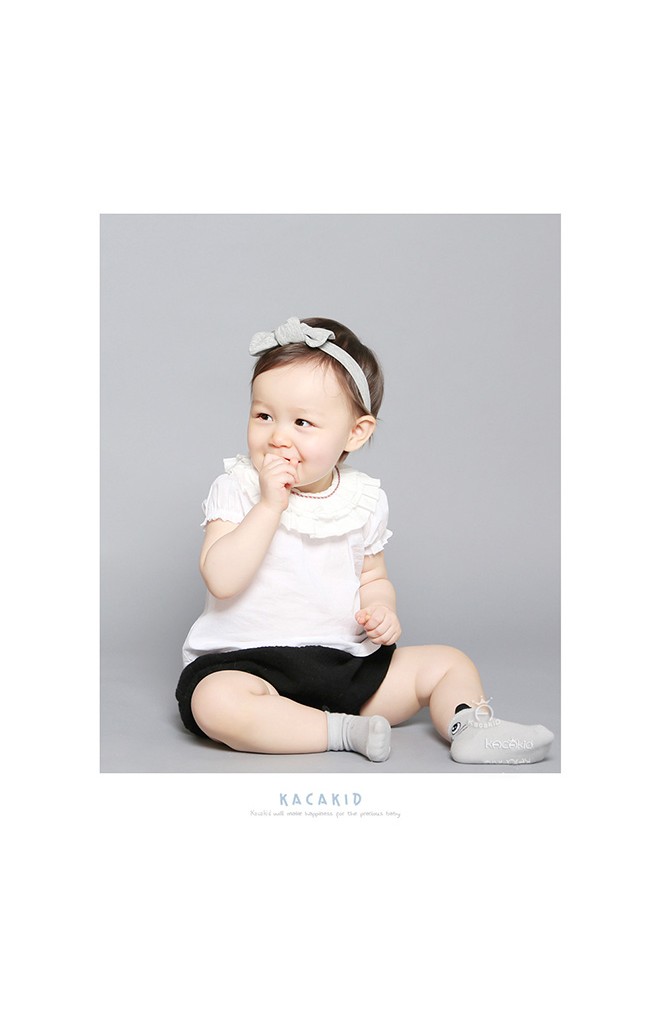 ถุงเท้าเด็กหน้าแมวตาโต แบบมีกันลื่น จาก kacakid