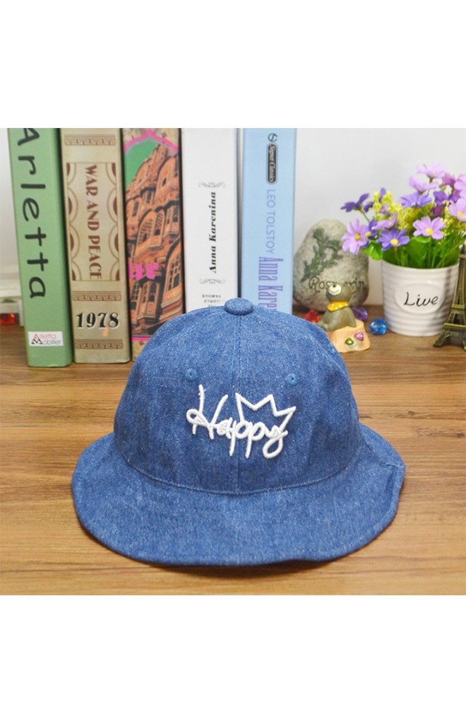 หมวกยีนส์ปีกรอบ ปักอักษร Happy