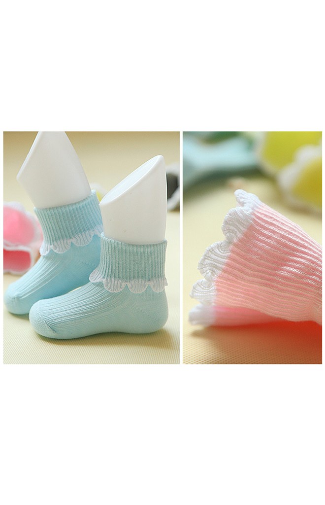 ถุงเท้าเด็กหญิงขอบหยักโค้งสีขาว