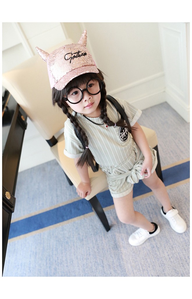 หมวกแก๊ปมีเขาแต่งเลื่อม ปักอักษร ด้านหลังเป็นตาข่าย