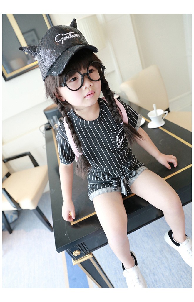 หมวกแก๊ปมีเขาแต่งเลื่อม ปักอักษร ด้านหลังเป็นตาข่าย