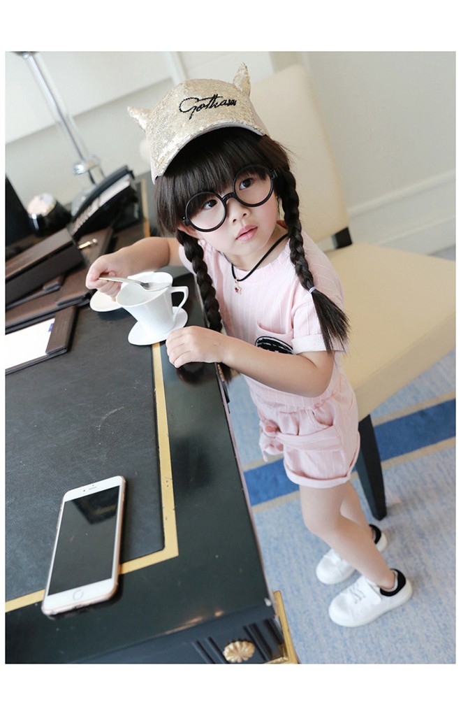 หมวกแก๊ปมีเขาแต่งเลื่อม ปักอักษร ด้านหลังเป็นตาข่าย