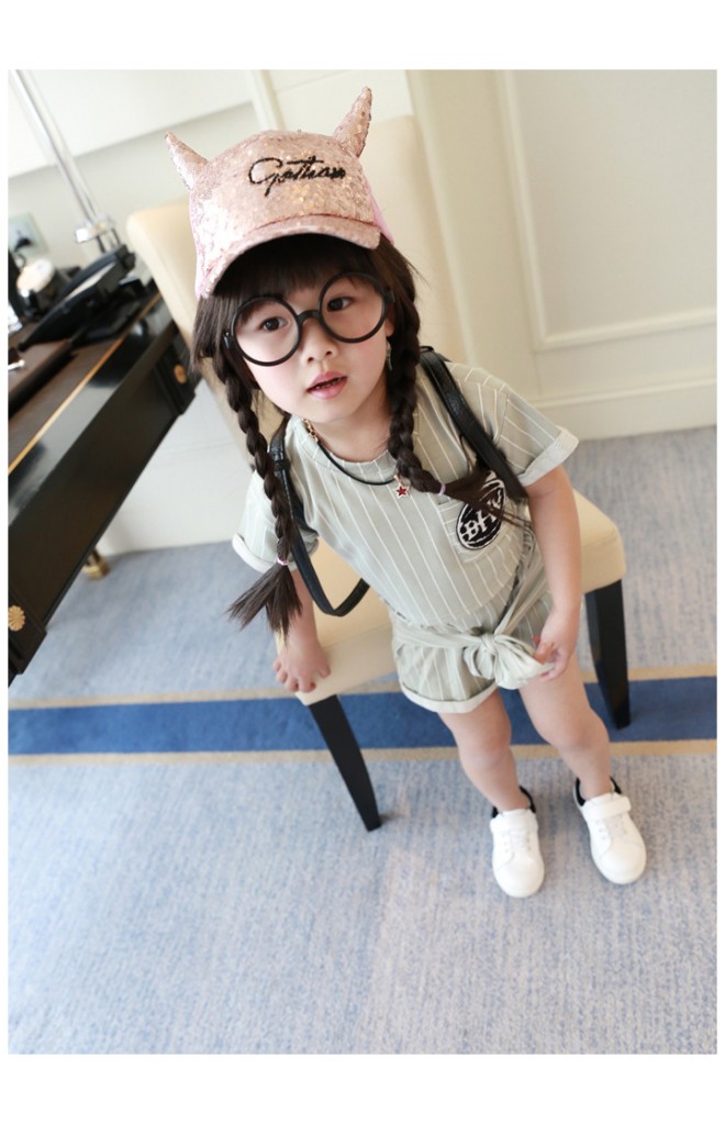 หมวกแก๊ปมีเขาแต่งเลื่อม ปักอักษร ด้านหลังเป็นตาข่าย