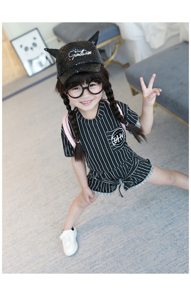 หมวกแก๊ปมีเขาแต่งเลื่อม ปักอักษร ด้านหลังเป็นตาข่าย