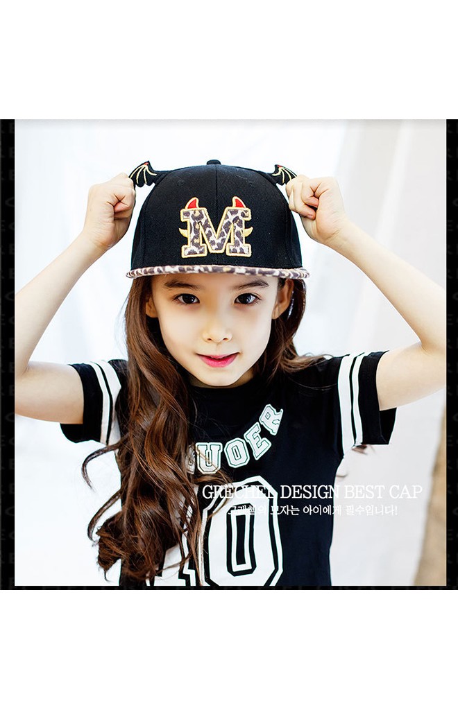 หมวกแก๊ปลิตเติ้ลมอนสเตอร์ แต่งอักษร M