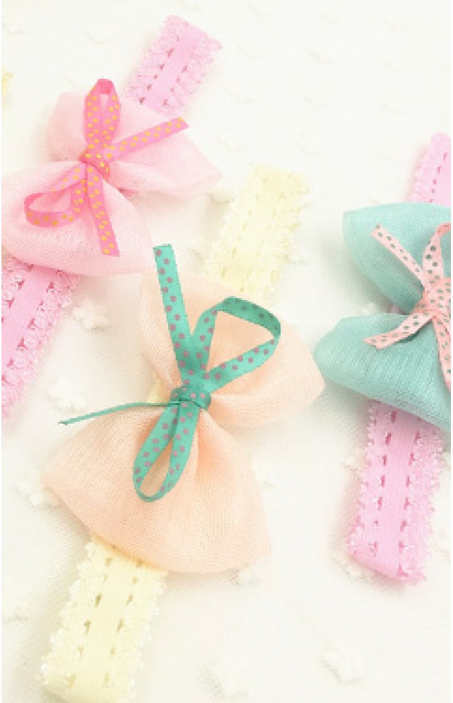 สายคาดผมโบว์สีหวาน ซ้อนด้วยสายโบว์เล็กลายจุด สายคาดผมโบว์สีหวาน ซ้อนด้วยสายโบว์เล็กลายจุด