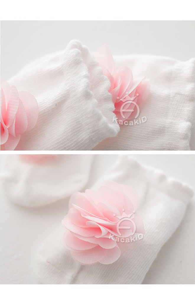 ถุงเท้าสาวน้อยสีขาวแต่งดอกไม้หวาน มีกันลื่น