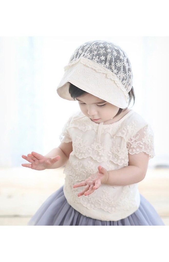 หมวกสาวน้อยสีครีมผ้าฉลุลายดอกไม้ ระบายลูกไม้