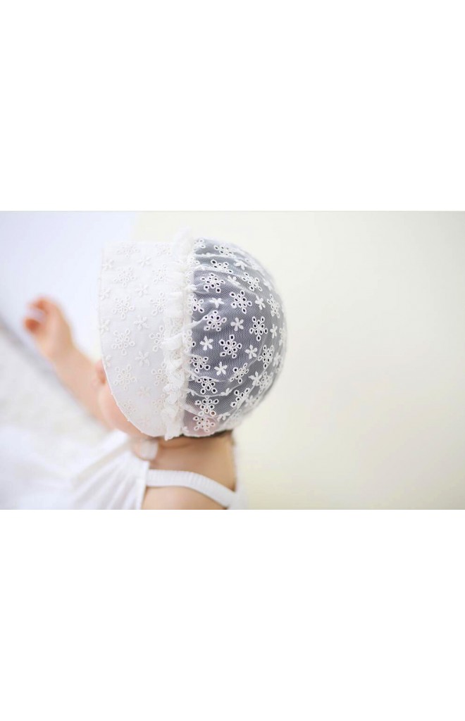 หมวกสาวน้อยสีครีมผ้าฉลุลายดอกไม้ ระบายลูกไม้