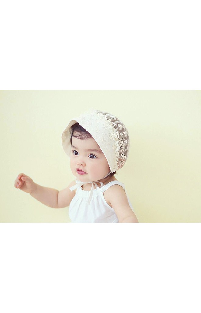 หมวกสาวน้อยสีครีมผ้าฉลุลายดอกไม้ ระบายลูกไม้